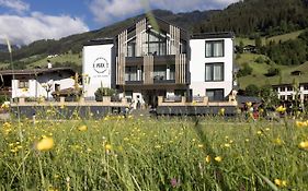 Max Mountain Apartments